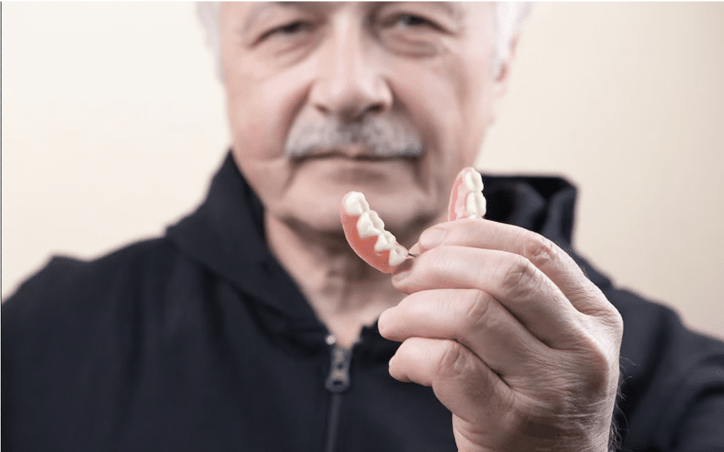 9 Signs of a Poorly Fitting Upper Partial Denture