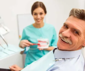 Dentures vs Veneers: A Comparative Guide